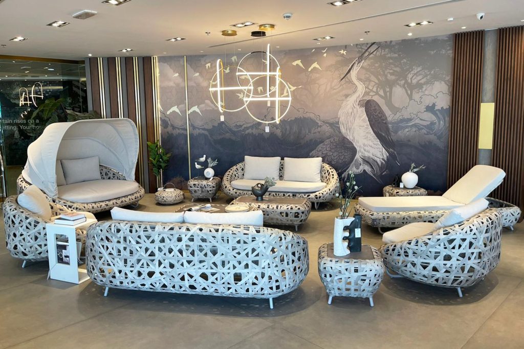 CJprojects-Dubai-showroom-LOOP-HUG-OLALA-CURL-1