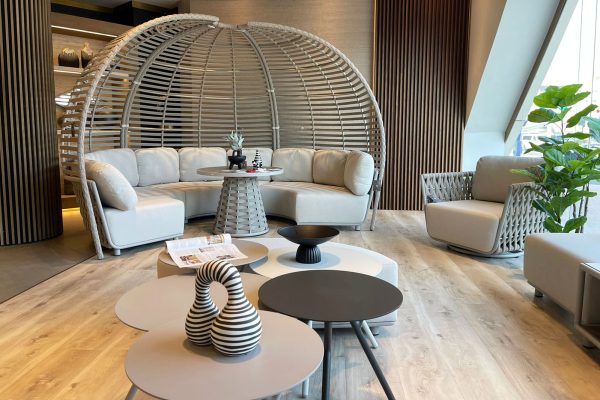 CJprojects-Dubai-showroom-LOOP-HUG-OLALA-CURL-4